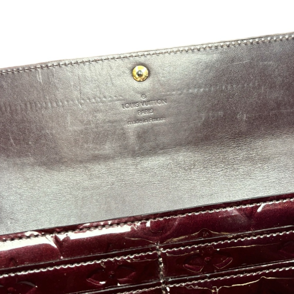 Authentic Louis Vuitton Amarante Vernis Sarah wallet - Picture 4 of 7